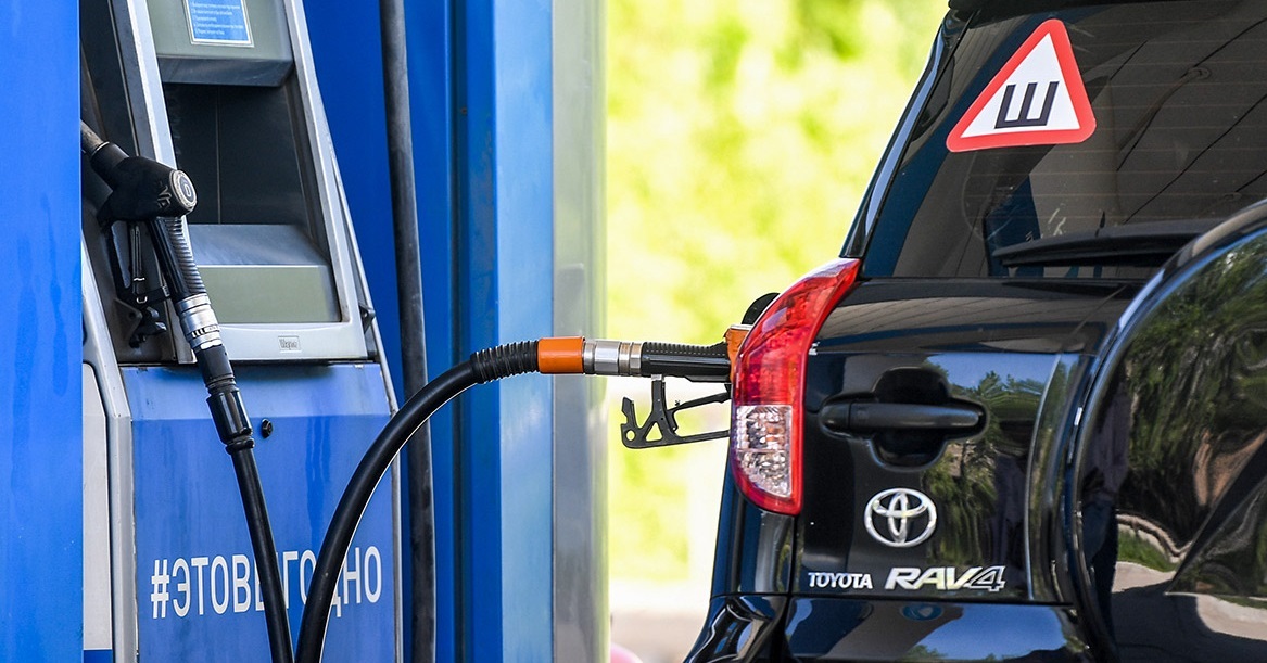 Росстат заявил о снижении цен на бензин